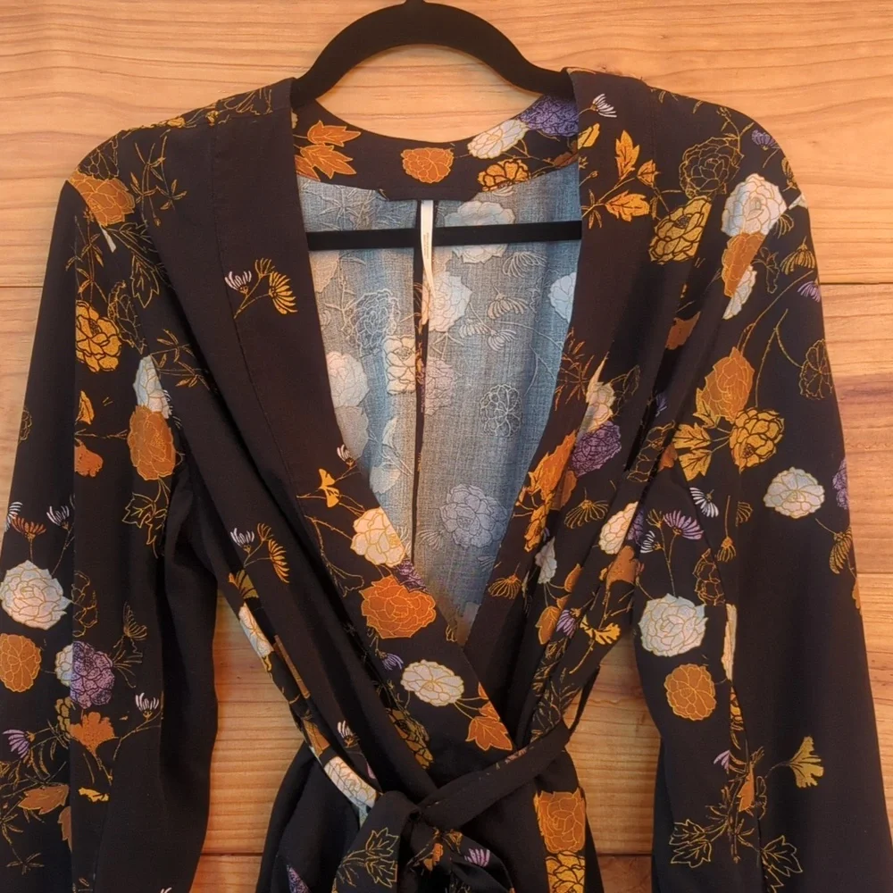 Free People 'Wrap It Up' Long Sleeve Floral Kimono XS - Picture 5 of 11